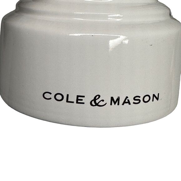 Cole & Mason Hoxton Salt Mill Salt Grinder White Gloss - Picture 5 of 9